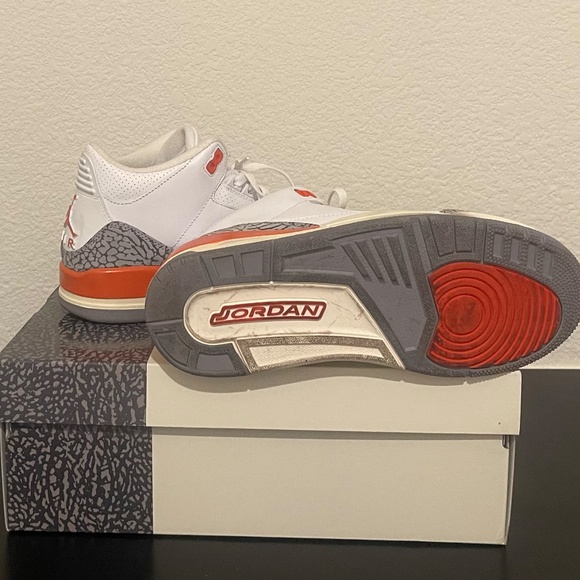 Woman's Air Jordan 3 Retro - Picture 5 of 6